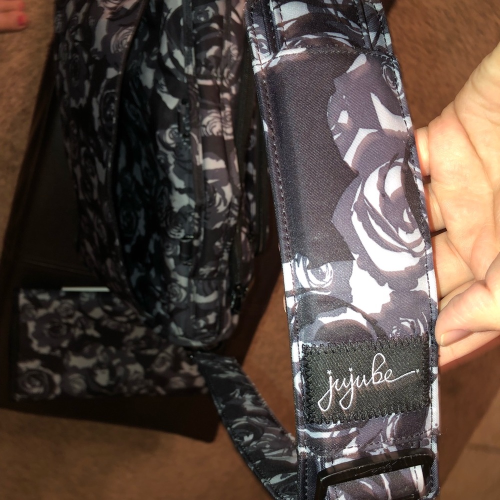 Jujube Black Petals BFF - Picture 6 of 8
